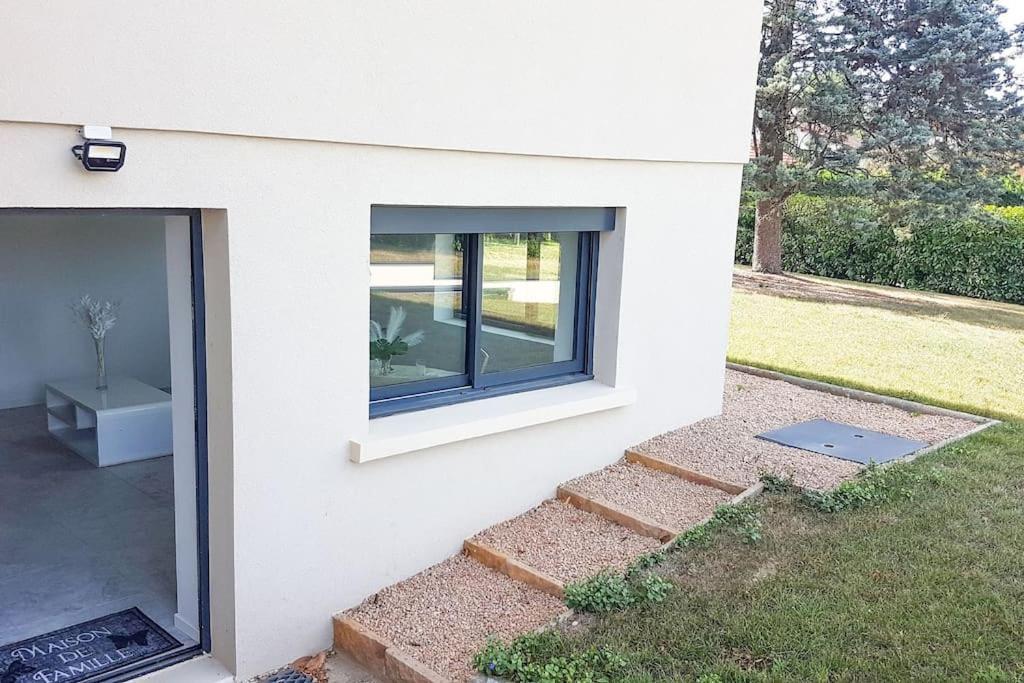 Le Petit Castel, Portes De Lyon Chazay-d'Azergues المظهر الخارجي الصورة